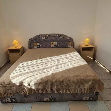 Hébergement de vacances In 19281 *