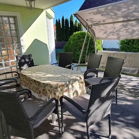 In 19281 Hébergement de vacances *